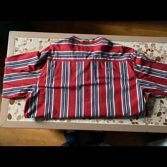 Basic Edition 90’s button up - Picture 2 of 3